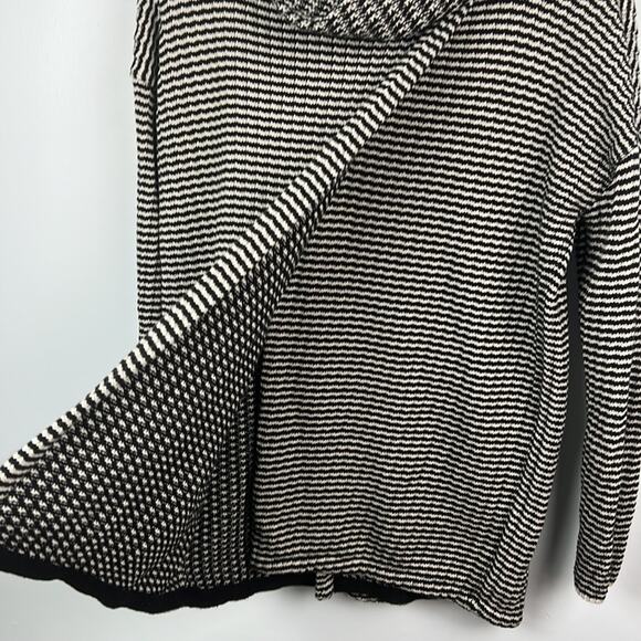 Cabi 3167 Fergie black and white split turtleneck sweater - Picture 4 of 10